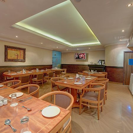 Palm Beach Hotel Дубай Ресторант снимка