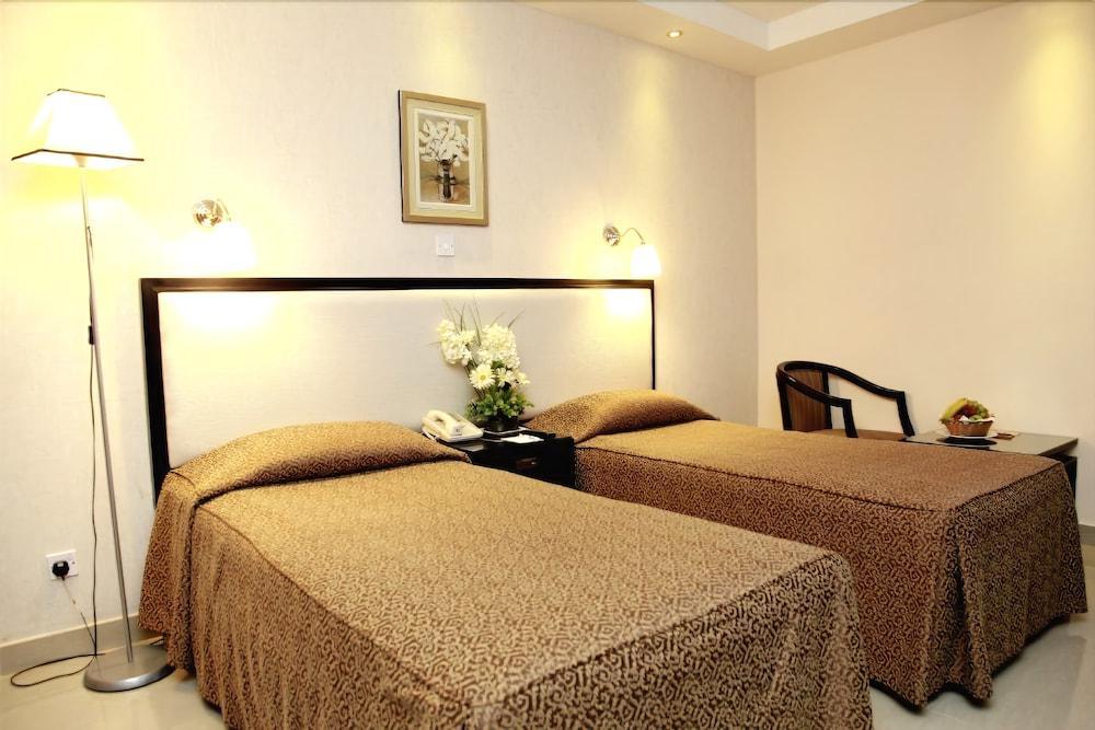 Palm Beach Hotel Дубай Екстериор снимка