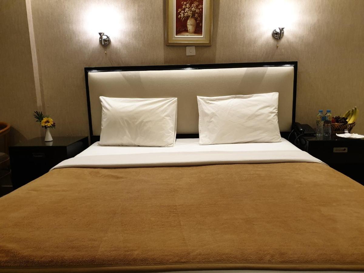 Palm Beach Hotel Дубай Екстериор снимка