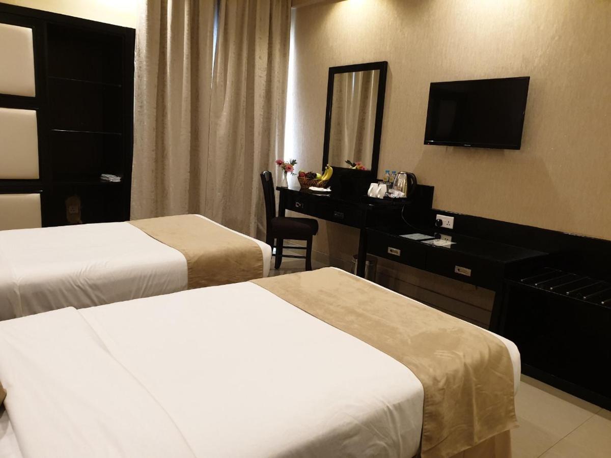 Palm Beach Hotel Дубай Екстериор снимка