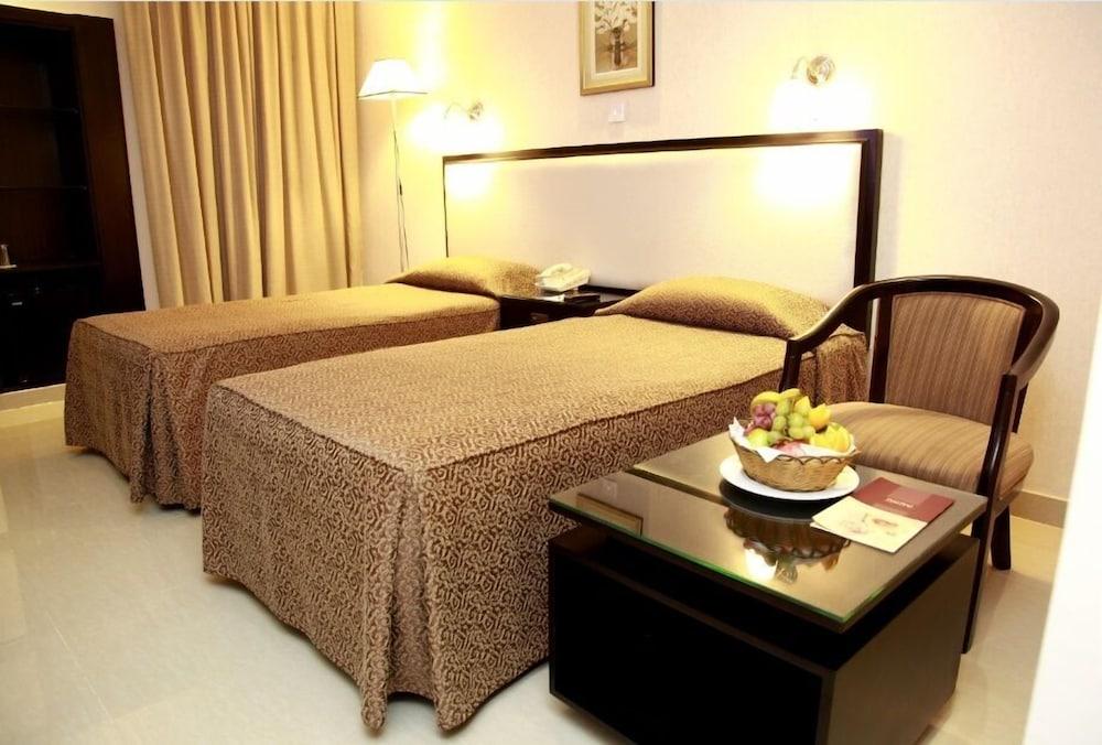 Palm Beach Hotel Дубай Екстериор снимка