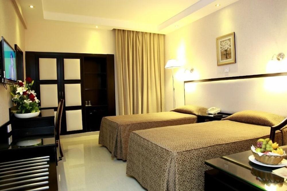 Palm Beach Hotel Дубай Екстериор снимка
