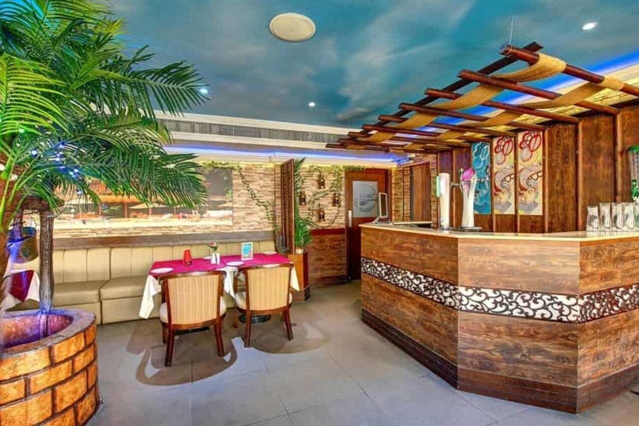 Palm Beach Hotel Дубай Екстериор снимка